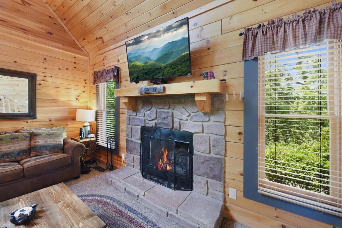 Ryes And Shine Bootlegger'S Cabin! Hot Tub* Pool* Arcade* Billiards *Ev * Pet Friendly Севьервилл Экстерьер фото
