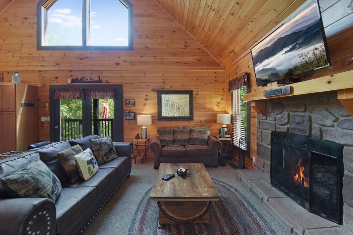Ryes And Shine Bootlegger'S Cabin! Hot Tub* Pool* Arcade* Billiards *Ev * Pet Friendly Севьервилл Экстерьер фото