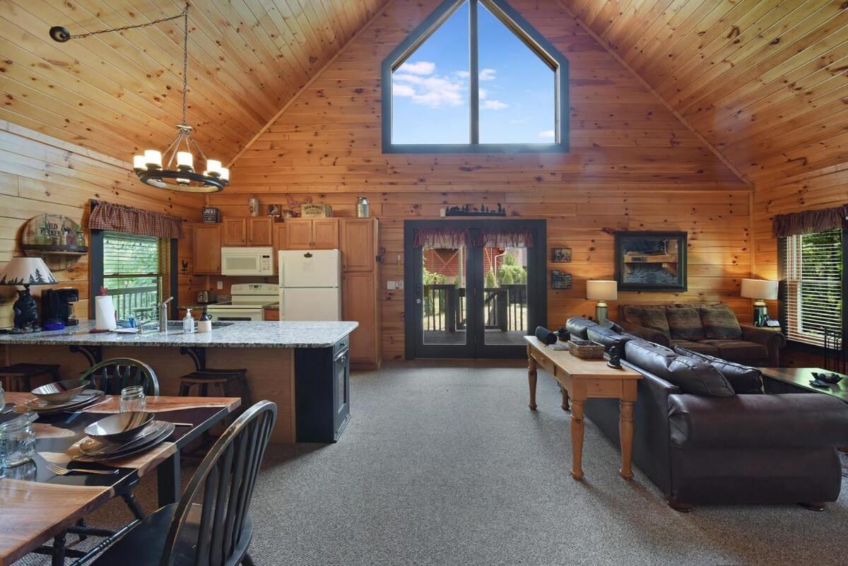 Ryes And Shine Bootlegger'S Cabin! Hot Tub* Pool* Arcade* Billiards *Ev * Pet Friendly Севьервилл Экстерьер фото