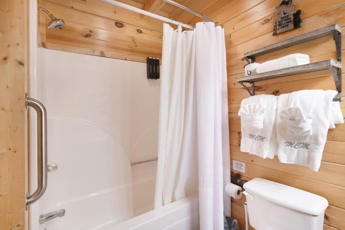 Ryes And Shine Bootlegger'S Cabin! Hot Tub* Pool* Arcade* Billiards *Ev * Pet Friendly Севьервилл Экстерьер фото