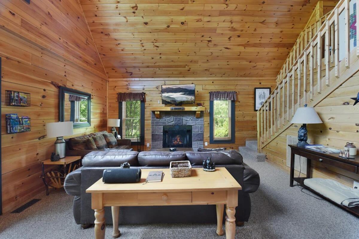 Ryes And Shine Bootlegger'S Cabin! Hot Tub* Pool* Arcade* Billiards *Ev * Pet Friendly Севьервилл Экстерьер фото