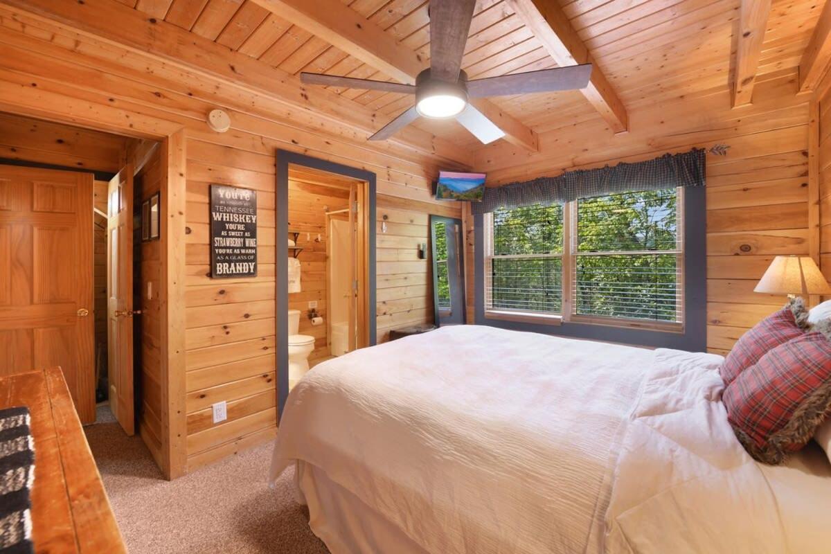 Ryes And Shine Bootlegger'S Cabin! Hot Tub* Pool* Arcade* Billiards *Ev * Pet Friendly Севьервилл Экстерьер фото