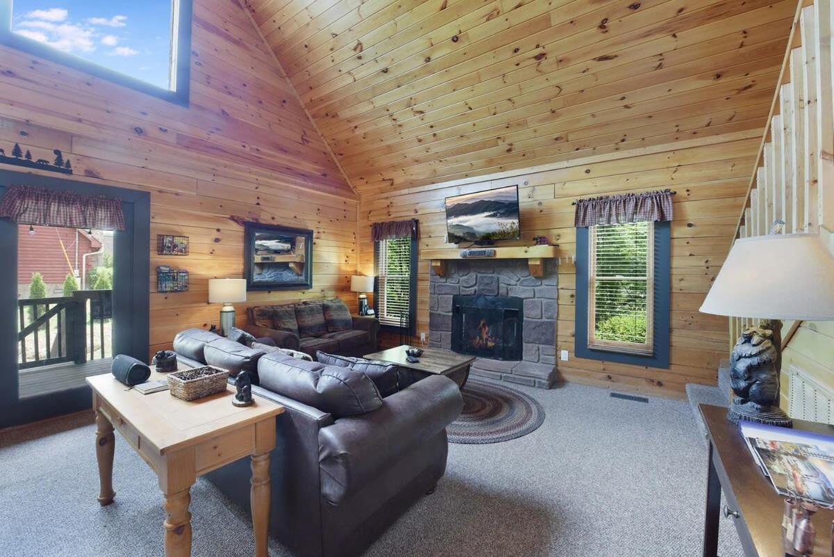 Ryes And Shine Bootlegger'S Cabin! Hot Tub* Pool* Arcade* Billiards *Ev * Pet Friendly Севьервилл Экстерьер фото