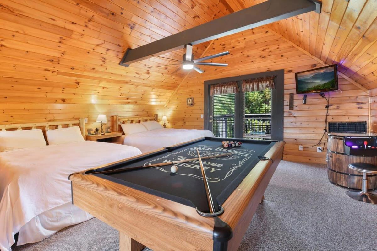 Ryes And Shine Bootlegger'S Cabin! Hot Tub* Pool* Arcade* Billiards *Ev * Pet Friendly Севьервилл Экстерьер фото