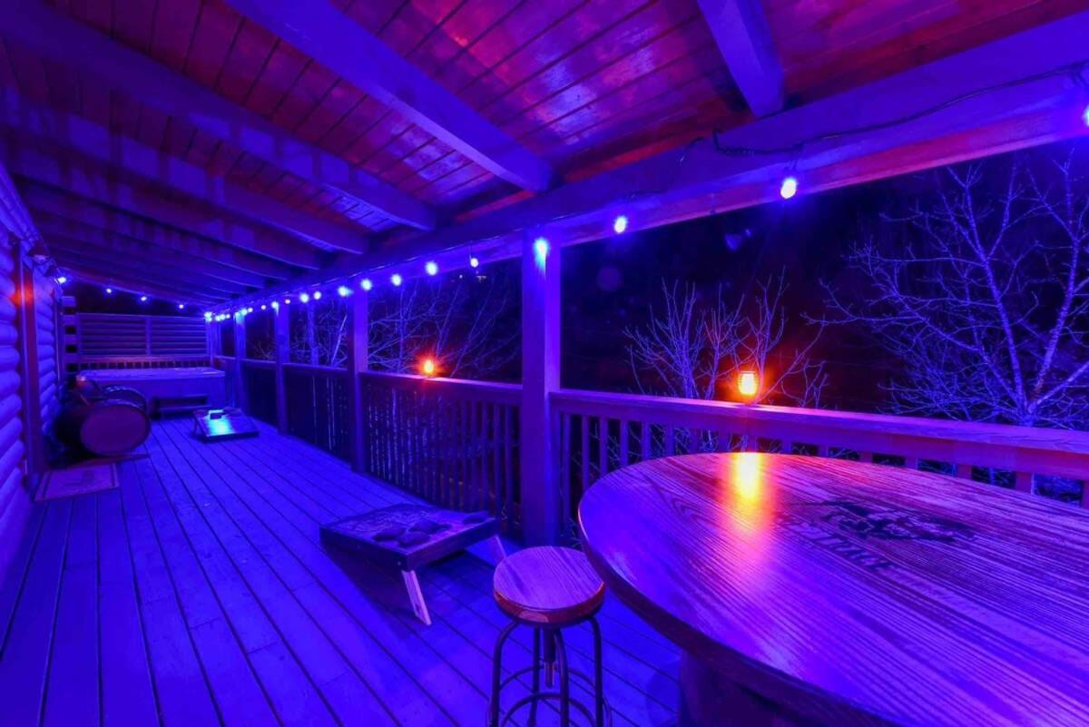 Ryes And Shine Bootlegger'S Cabin! Hot Tub* Pool* Arcade* Billiards *Ev * Pet Friendly Севьервилл Экстерьер фото