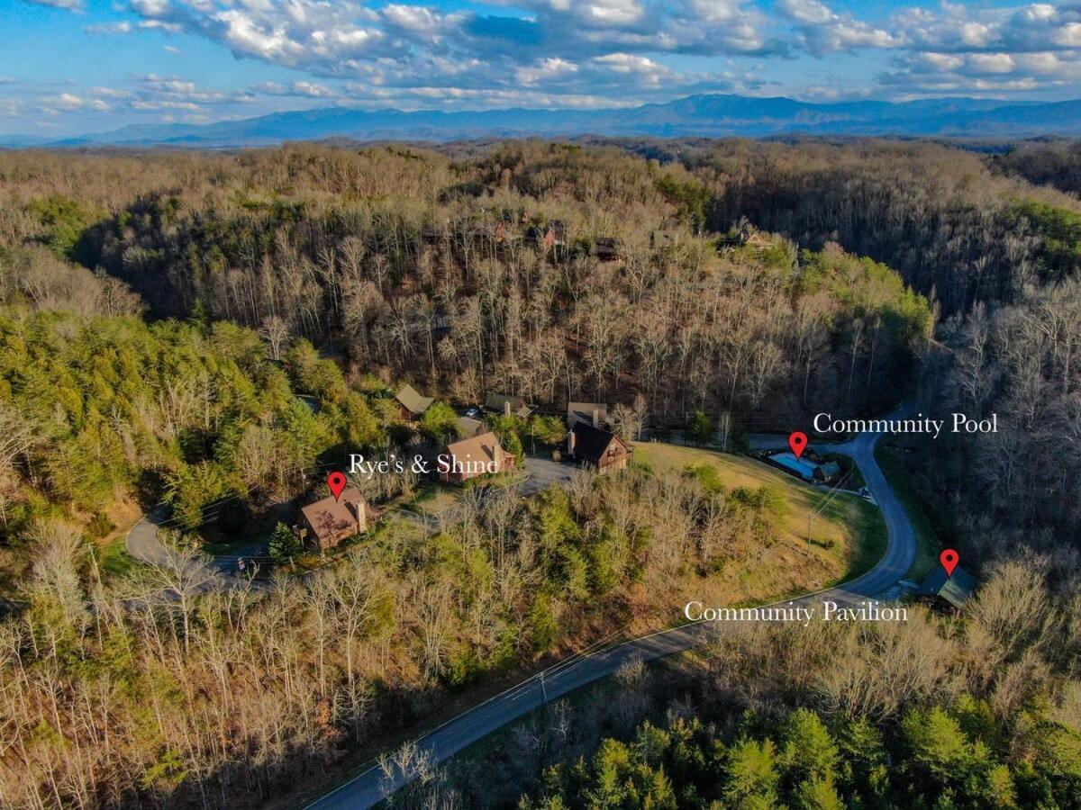 Ryes And Shine Bootlegger'S Cabin! Hot Tub* Pool* Arcade* Billiards *Ev * Pet Friendly Севьервилл Экстерьер фото