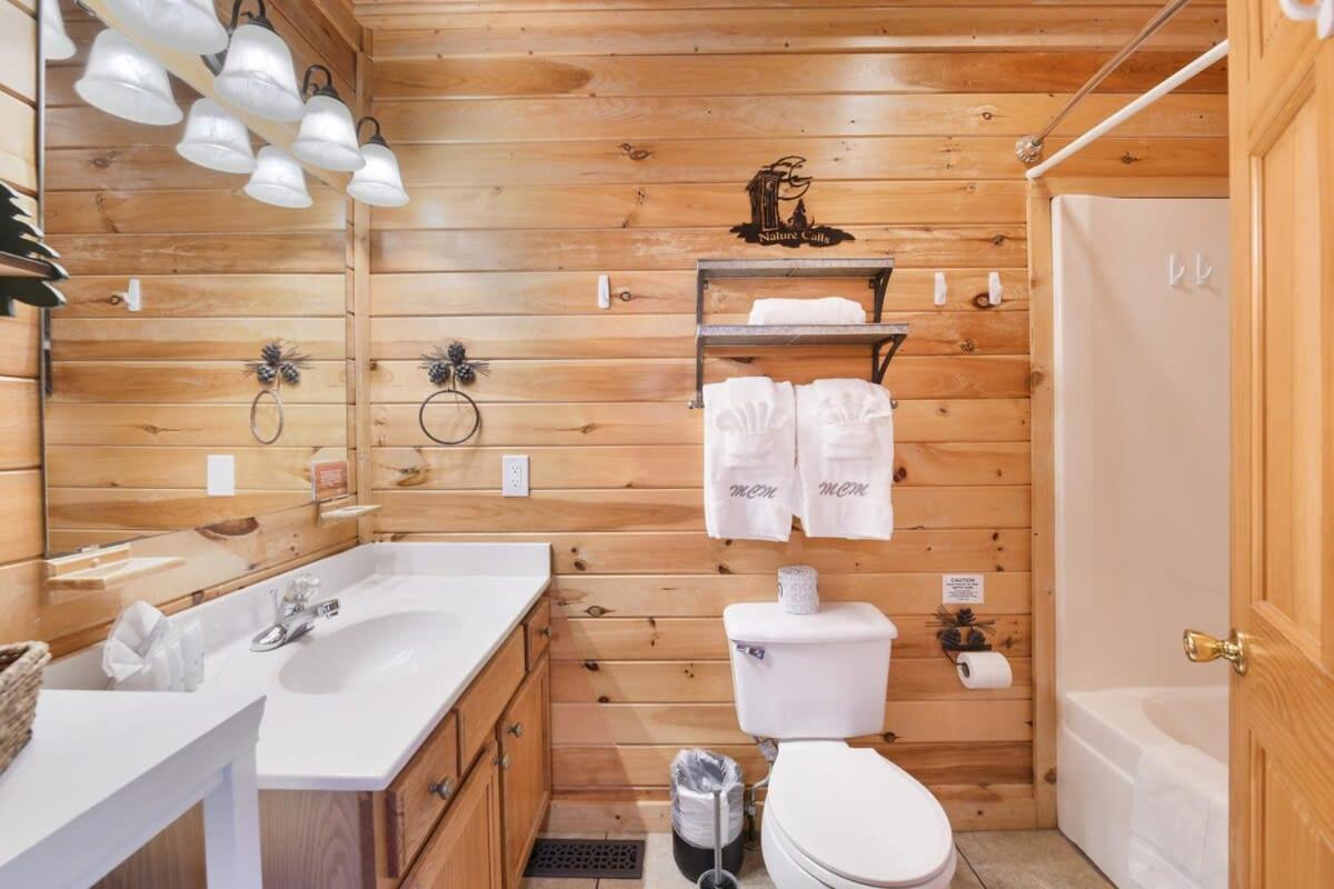 Ryes And Shine Bootlegger'S Cabin! Hot Tub* Pool* Arcade* Billiards *Ev * Pet Friendly Севьервилл Экстерьер фото